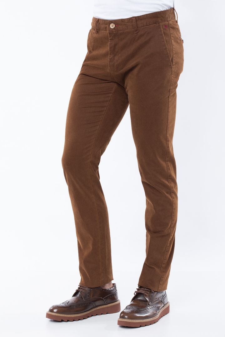 Чиносы oodji мужские коричневые. Trussardi Jeans мужские брюки коричневые. Брюки чинос Zara мужские коричневые. Коричневые штаны купить